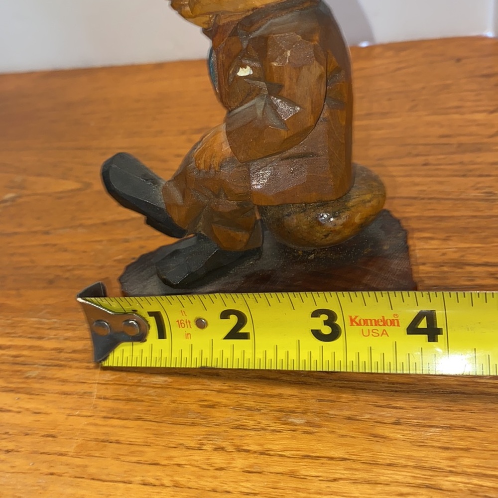 Vintage folk art wooden hand carved man sitting on a rock smoking a pie in suit - Picture 9 of 11